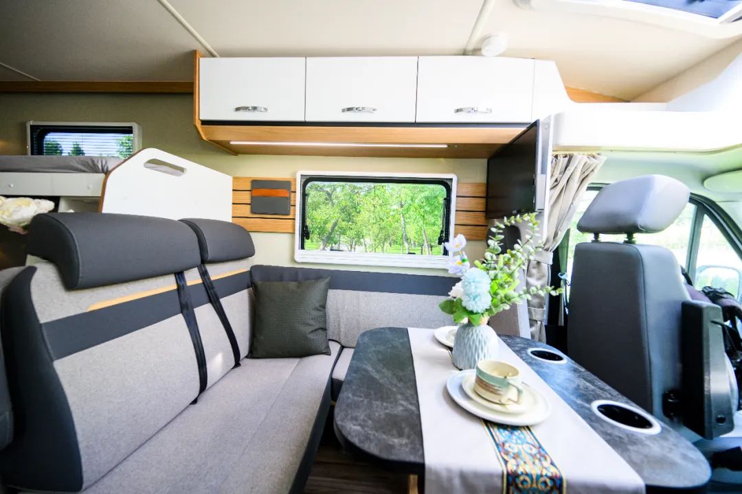 宇通C533豪華版T型房車，助你翻山越嶺的同時享受品質生活 