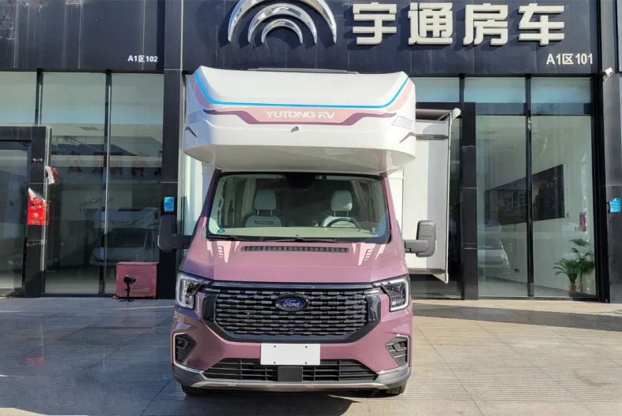 新款宇通鯤鵬雙拓展暢享版房車(chē)！大廠(chǎng)生產(chǎn)顏值在線(xiàn)，安全方面也是內(nèi)外兼顧