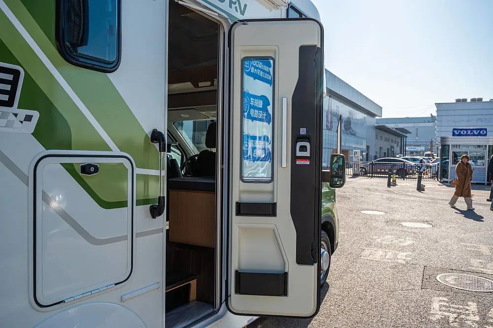 好設(shè)計(jì)、好舒適、好底盤的“三好同學(xué)”，宇通房車鯤鵬無拓樂享版