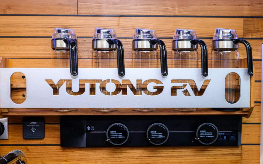 真正的宇通旗艦級(jí)房車！配10.6升動(dòng)力四驅(qū)三把鎖，只有C本也能開(kāi)