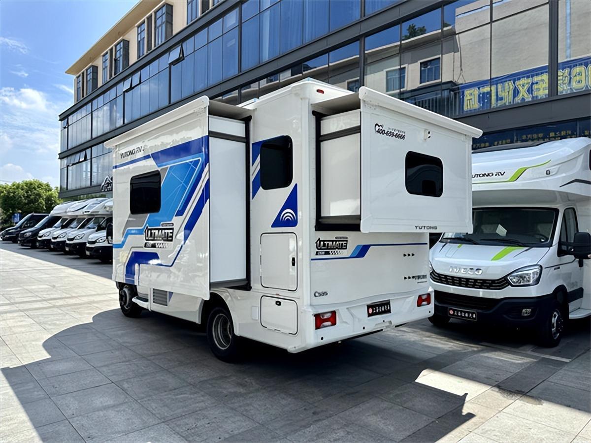 兼具顏值品質(zhì) 宇通C535旗艦版雙拓展房車