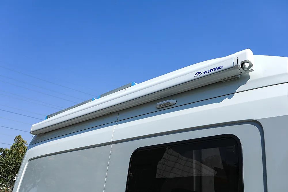 淡雅之姿   一見“青”心——B311豪享版房車橫置床布局