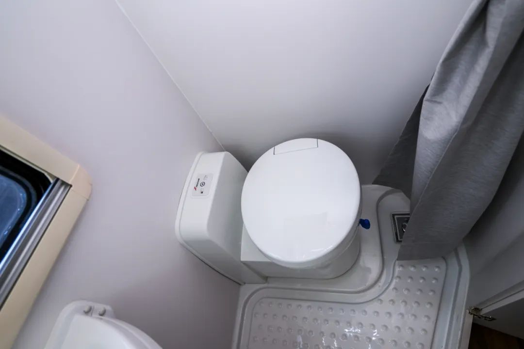 宇通房車鯤鵬雙拓暢享版——水墨山水中的安逸舒適生活