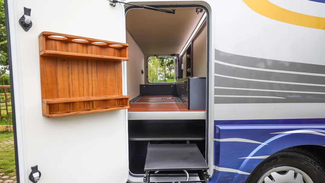 這誰(shuí)受得了？宇通造了一款七星級(jí)豪華的房車，價(jià)格你絕對(duì)猜不到...