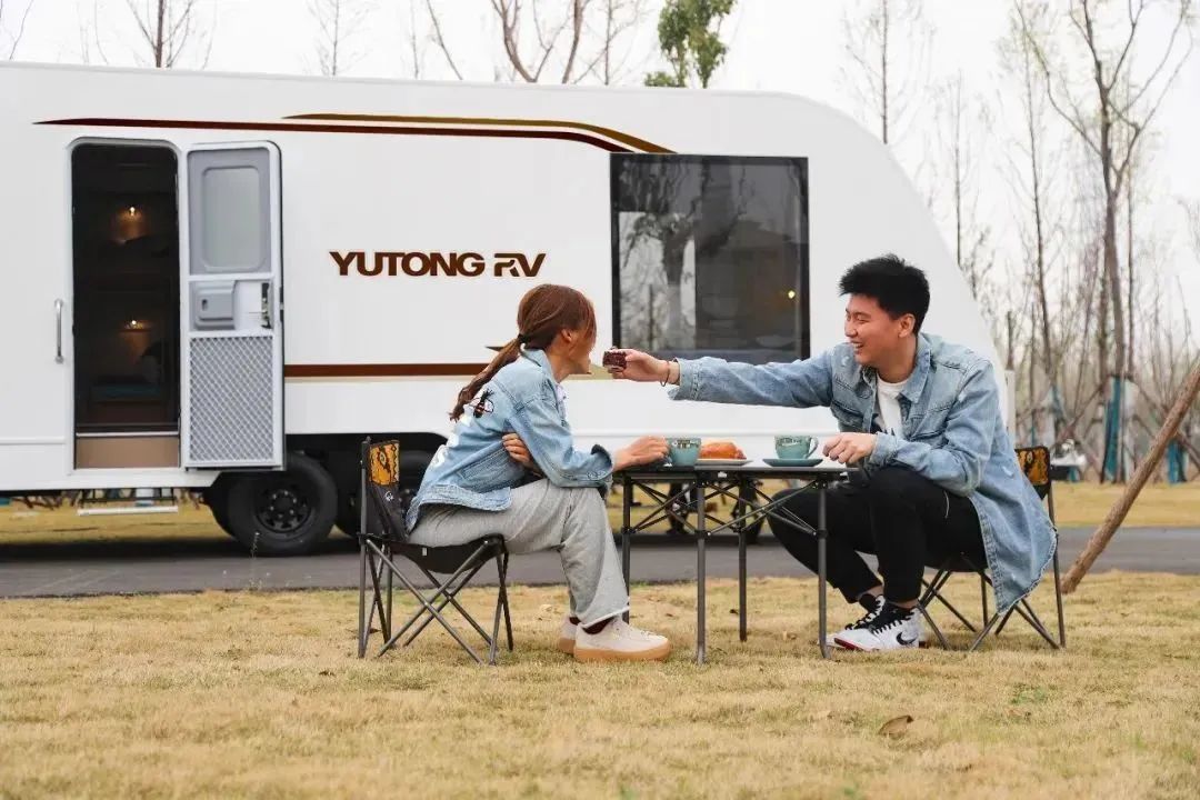 家在車?yán)?、風(fēng)景在車外，T535舒適版營地版拖掛重磅登場！