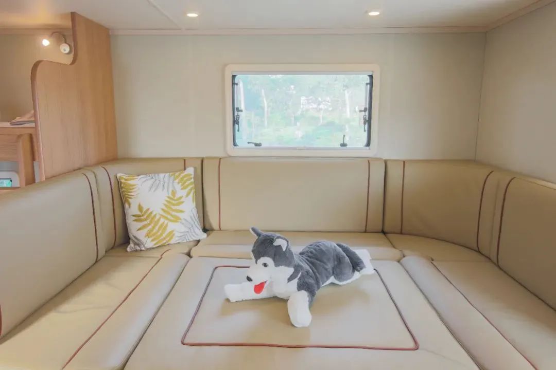 家在車?yán)?、風(fēng)景在車外，T535舒適版營地版拖掛重磅登場！