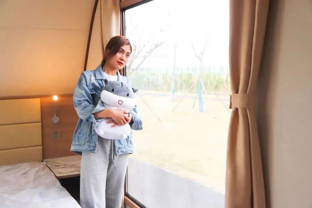 家在車?yán)?、風(fēng)景在車外，T535舒適版營地版拖掛重磅登場！