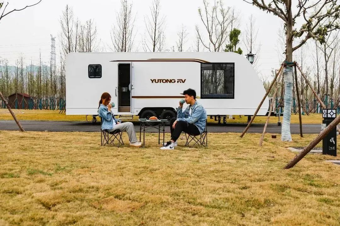家在車?yán)?、風(fēng)景在車外，T535舒適版營地版拖掛重磅登場！