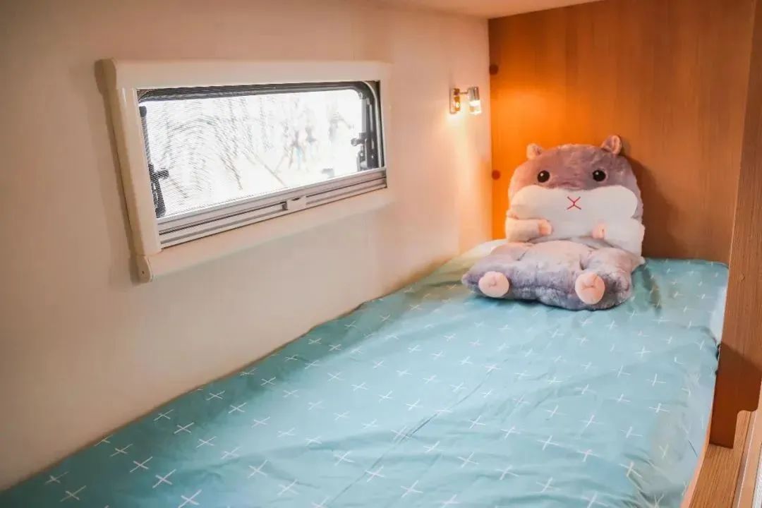 家在車?yán)?、風(fēng)景在車外，T535舒適版營地版拖掛重磅登場！