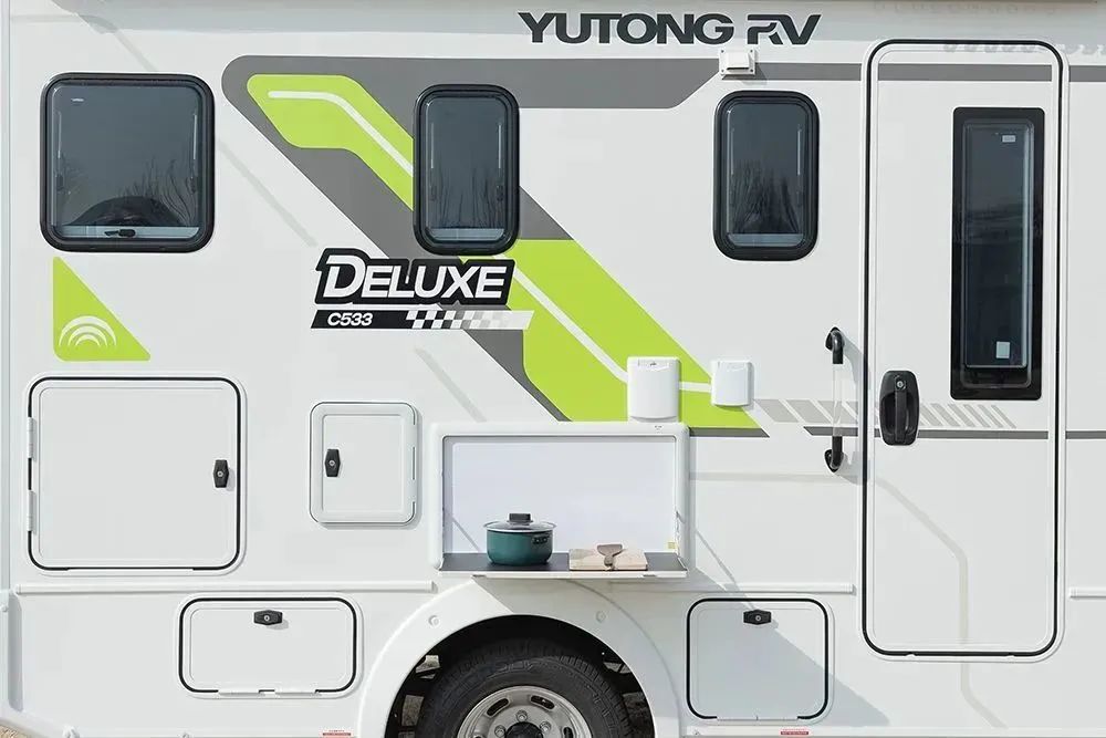 和C533豪華版雙拓C型房車一起，看日升月落，星光滿天