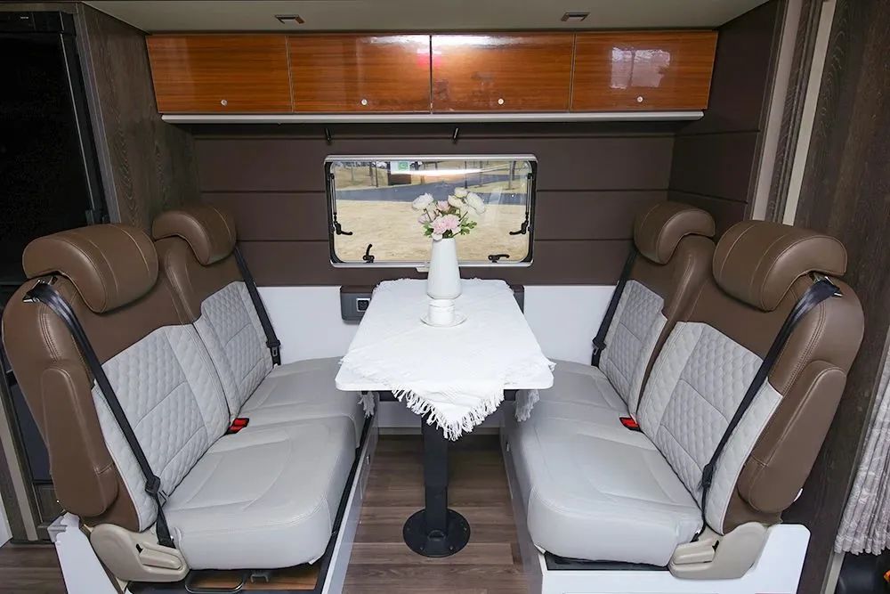 酣暢駕趣，自在掌握，C535旗艦版MAX雙拓C型房車