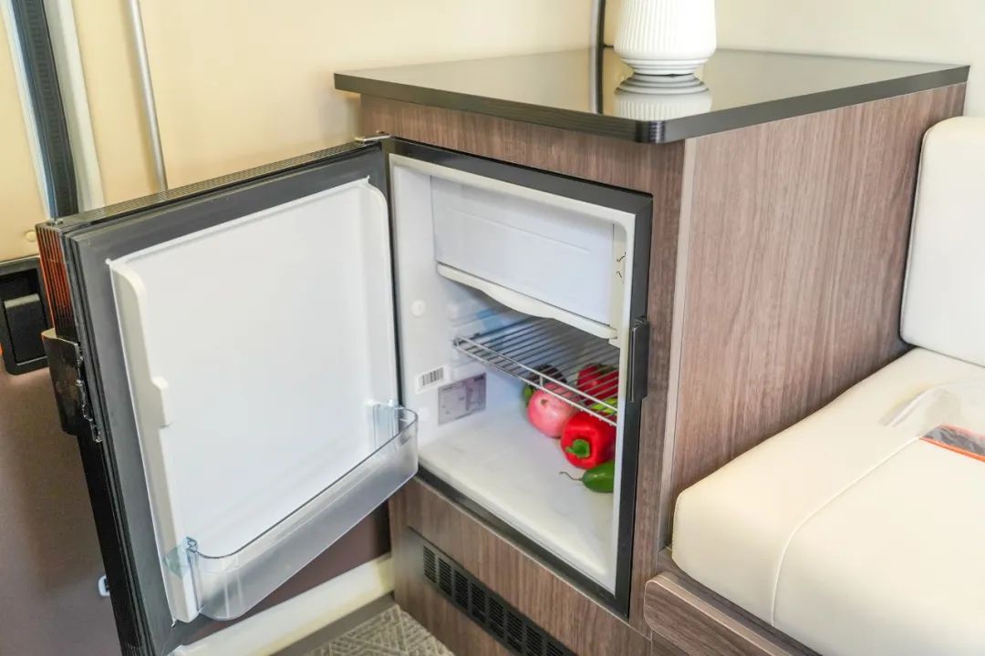 B312商旅B型房車，游刃于商海起伏，也能平衡生活日常