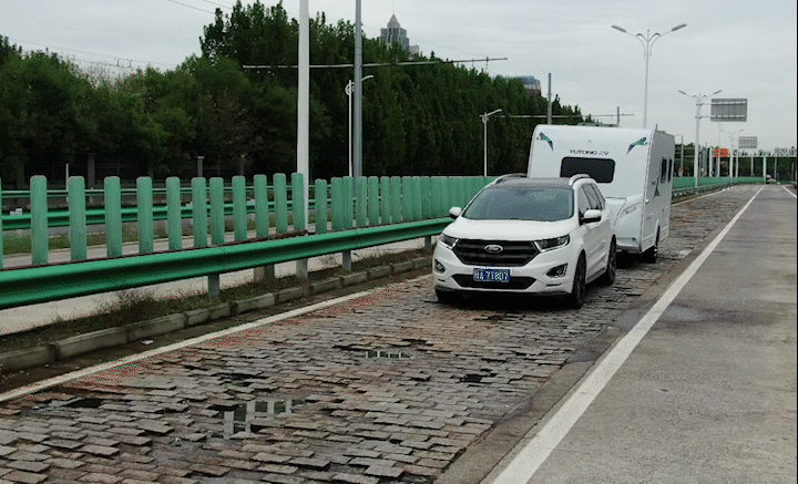 T512雙臺面布局拖掛房車，睡得好玩的更盡興