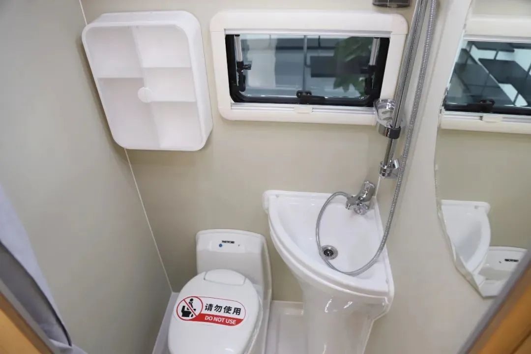 和T511H拖掛房車一起，沐陽而行，享受開闊視野