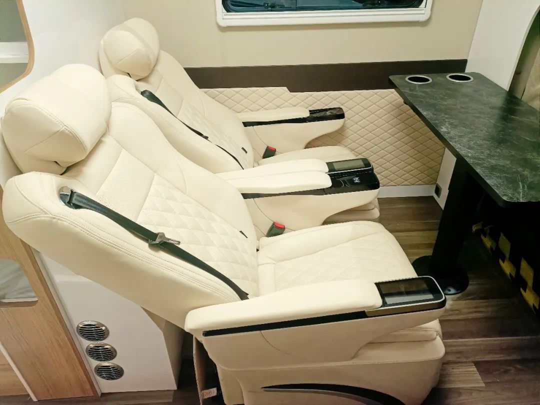 宇通房車C533豪華版T型房車，享受品質(zhì)房車生活