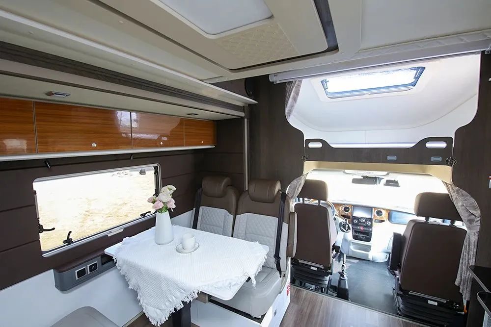 酣暢駕趣，自在掌握，C535旗艦版MAX雙拓C型房車