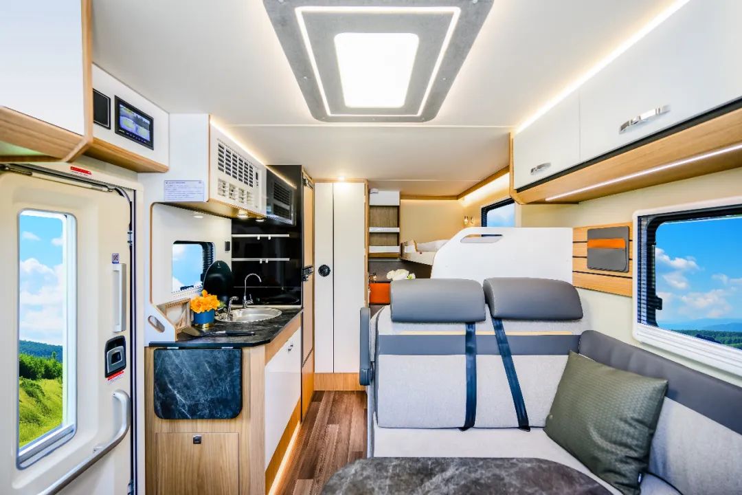宇通房車C533豪華版T型房車，助你翻山越嶺的同時(shí)享受品質(zhì)房車生活
