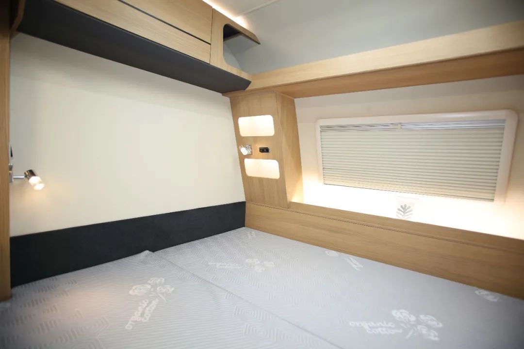 T512雙臺(tái)面布局拖掛房車，車內(nèi)廚房大空間，讓更多美味一路相伴
