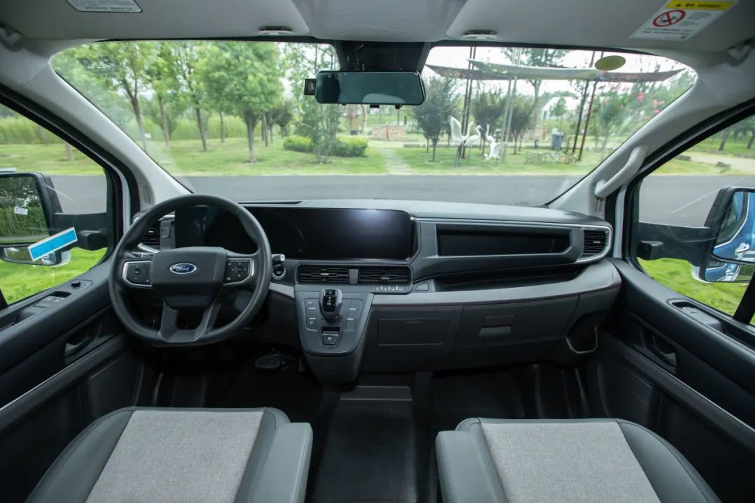 C520豪華版T型房車，以內(nèi)外兼修的氣質(zhì)，陪你肆意奔赴