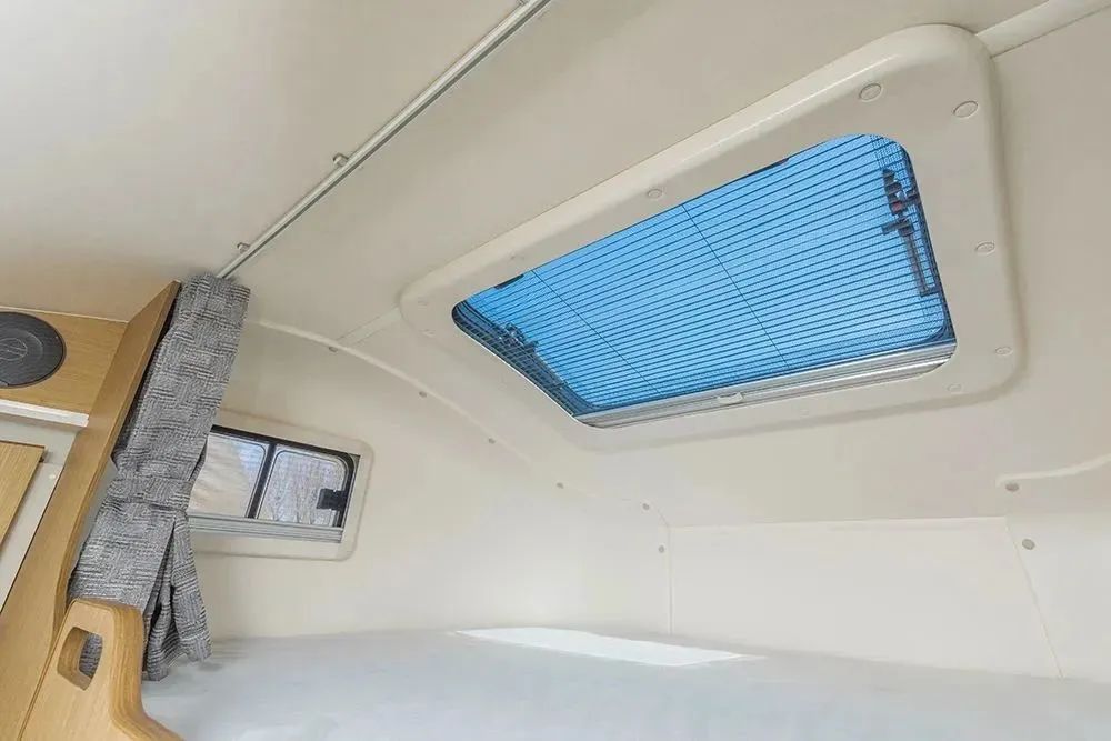 和宇通C533豪華版雙拓展房車一起踏上旅程，奔赴熱愛