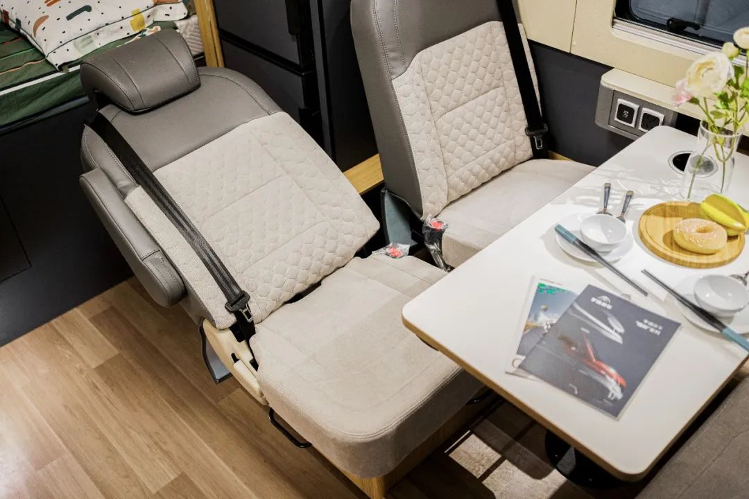 宇通C535旗艦版雙拓展房車(chē)——超大空間 悠然人生