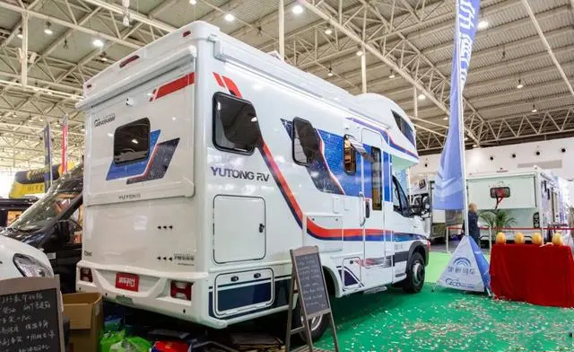 宇通C535旗艦版雙拓展房車 精品內(nèi)飾 詮釋高品質(zhì)車旅生活