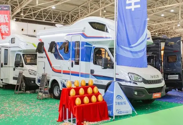 宇通C535旗艦版雙拓展房車 精品內(nèi)飾 詮釋高品質(zhì)車旅生活