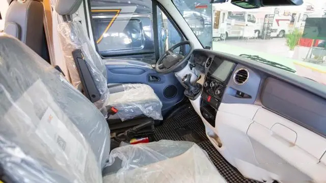 宇通C535旗艦版雙拓展房車 精品內(nèi)飾 詮釋高品質(zhì)車旅生活