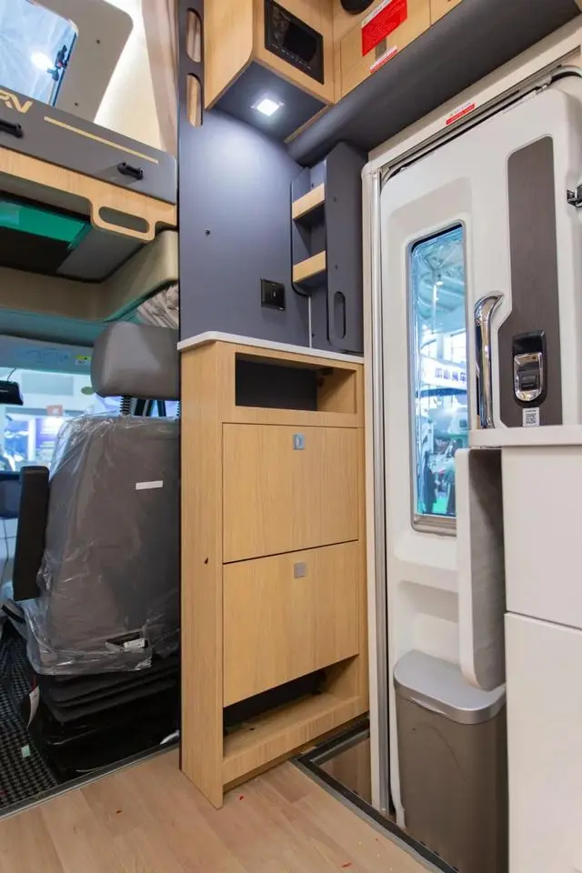 宇通C535旗艦版雙拓展房車 精品內(nèi)飾 詮釋高品質(zhì)車旅生活