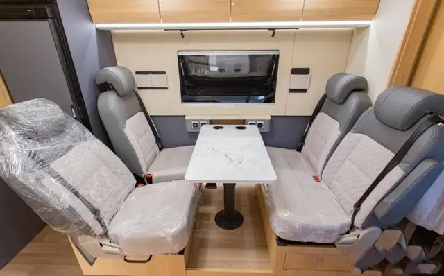 宇通C535旗艦版雙拓展房車 精品內(nèi)飾 詮釋高品質(zhì)車旅生活