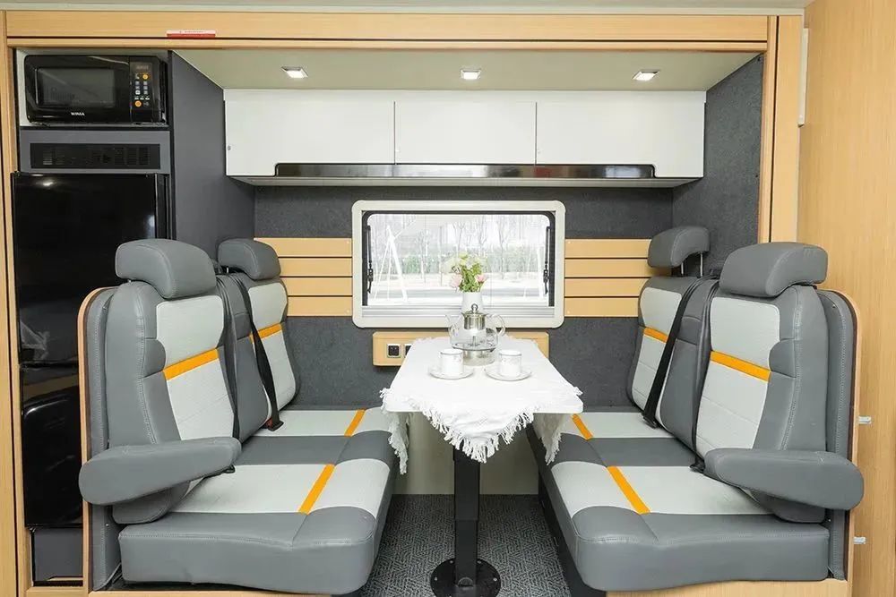 C533豪華版雙拓展房車已準(zhǔn)備就緒，和TA一起踏上房車旅游的征程