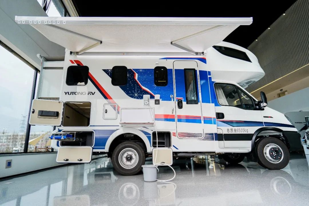 和宇通C535旗艦版雙拓展房車一起，開始悠然自得人生