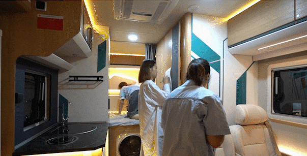 和宇通C535旗艦版雙拓展房車一起，開始悠然自得人生
