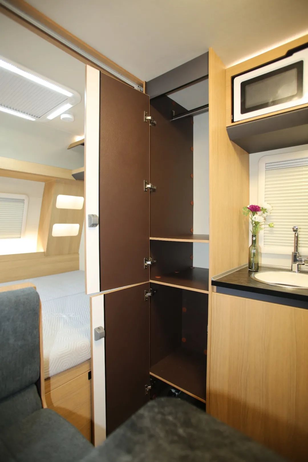一路美景 一路美食，T512公路版拖掛雙臺面布局房車